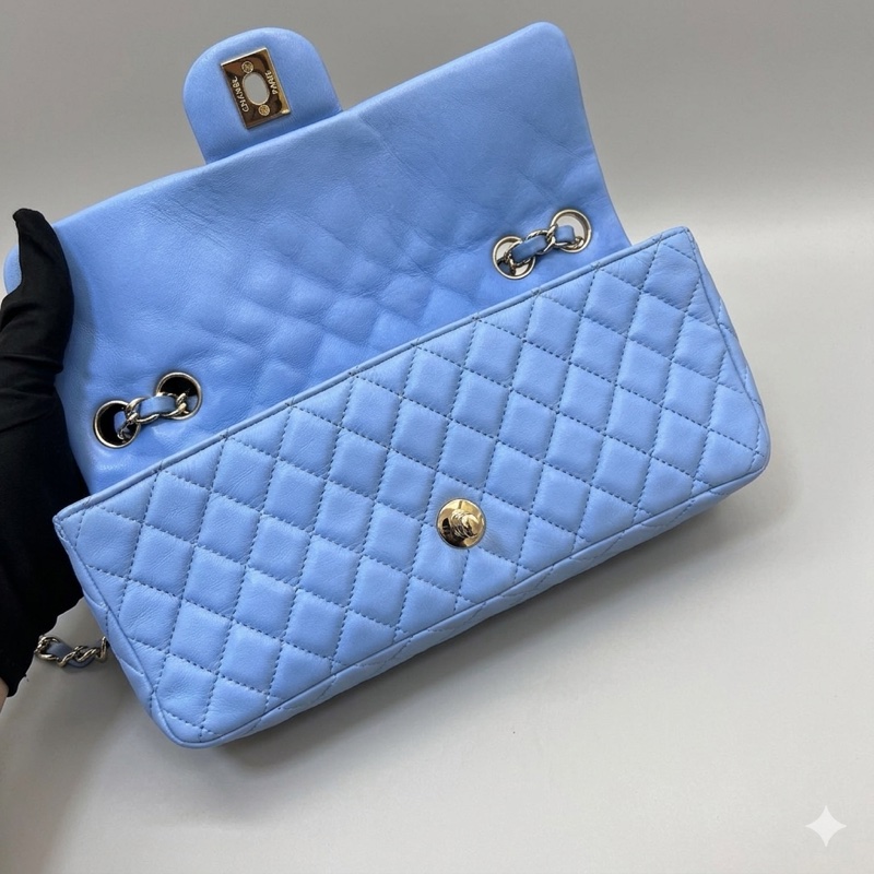 Chanel 香奈兒 情人節限定 愛心吊墜 藍色C F橫版 尺寸25*5*11-3