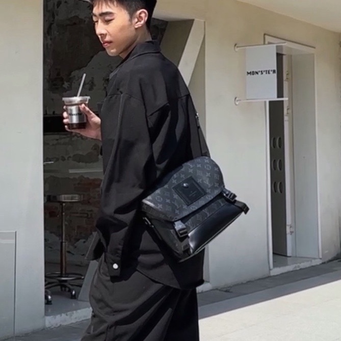 99新LV 路易威登/Louis Vuitton Voyager黑武士邮差包-6