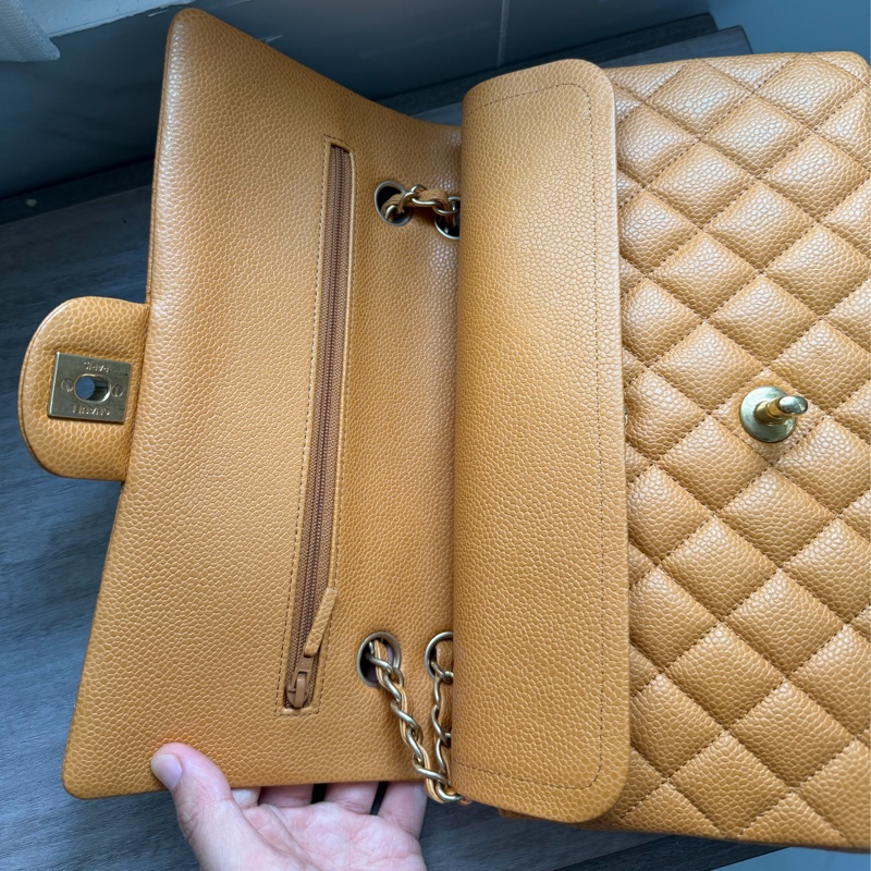 Chanel 香奈兒 Classic Flap Medium 荔枝皮 牛皮 金扣 焦糖色 深米色 中號-9