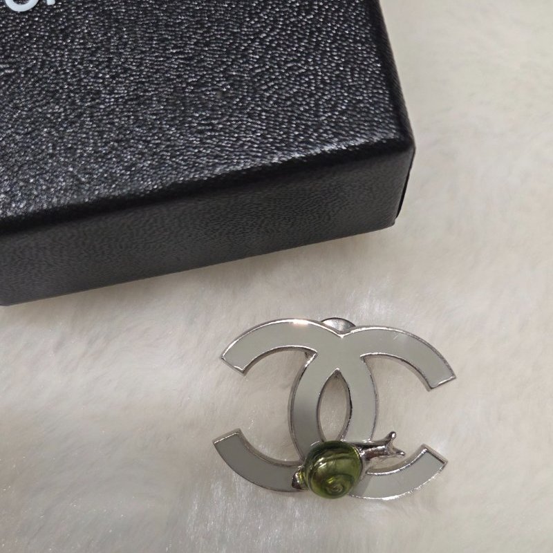 Chanel香奈兒雙C logo蝸牛貝殼琺瑯銀色胸針/ 別針-5