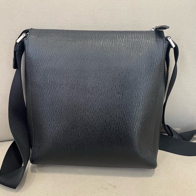 菲拉格慕斜挎包,黑色荔枝紋皮尺寸約24x25x5.5 附件:無-1