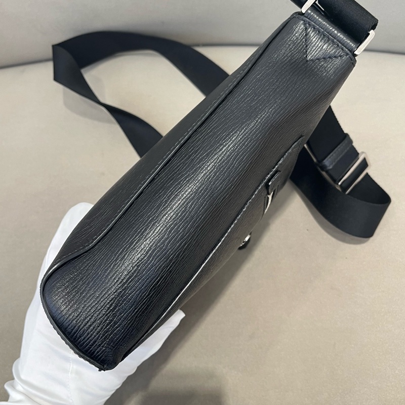 菲拉格慕斜挎包,黑色荔枝紋皮尺寸約24x25x5.5 附件:無-2