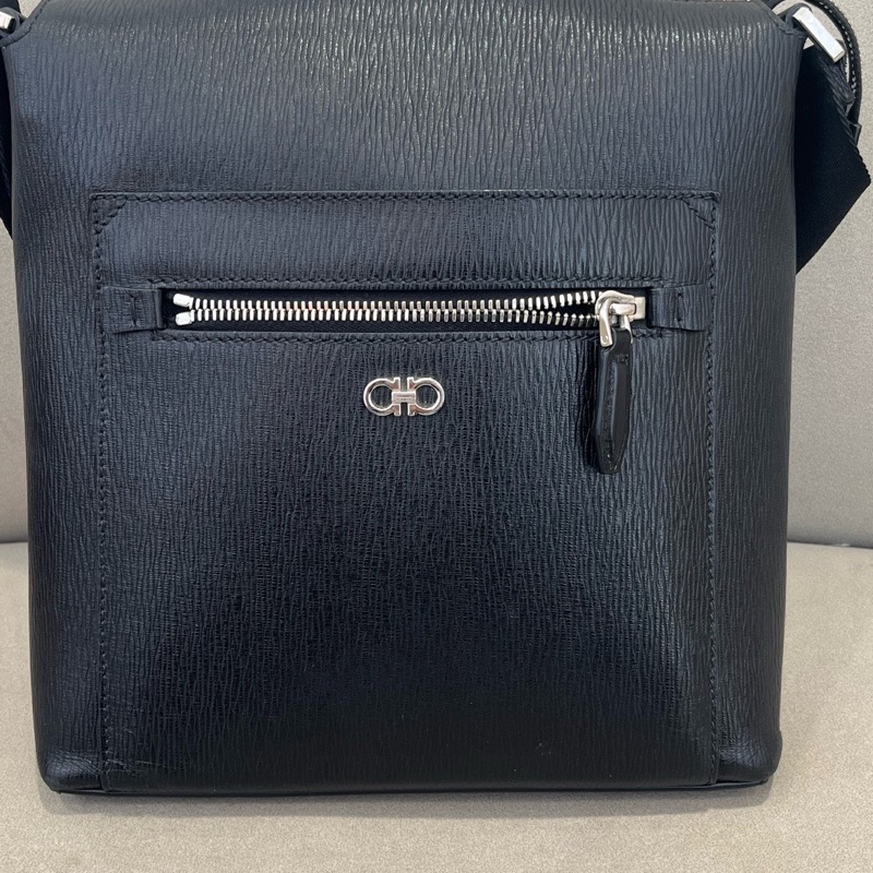 菲拉格慕斜挎包,黑色荔枝紋皮尺寸約24x25x5.5 附件:無-6