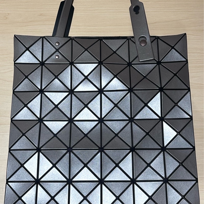ISSEY MIYAKE 三宅一生 BAOBAO 6x6金屬啞光手提包 銀綜色-1