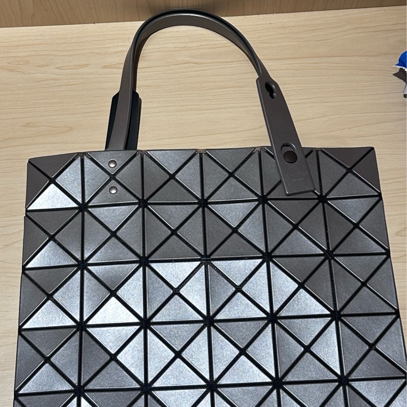 ISSEY MIYAKE 三宅一生 BAOBAO 6x6金屬啞光手提包 銀綜色-6
