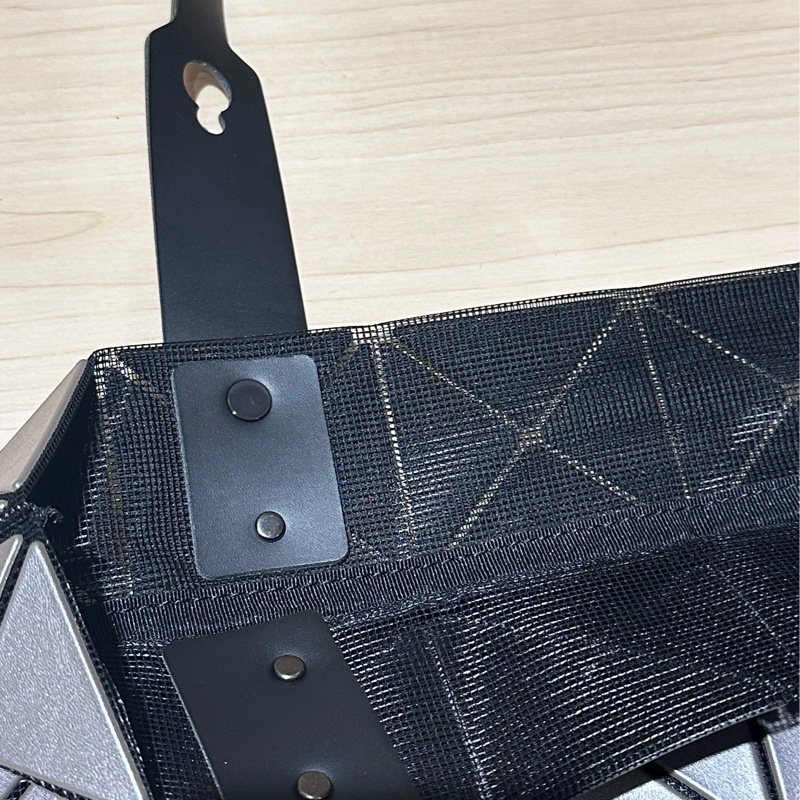 ISSEY MIYAKE 三宅一生 BAOBAO 6x6金屬啞光手提包 銀綜色-15