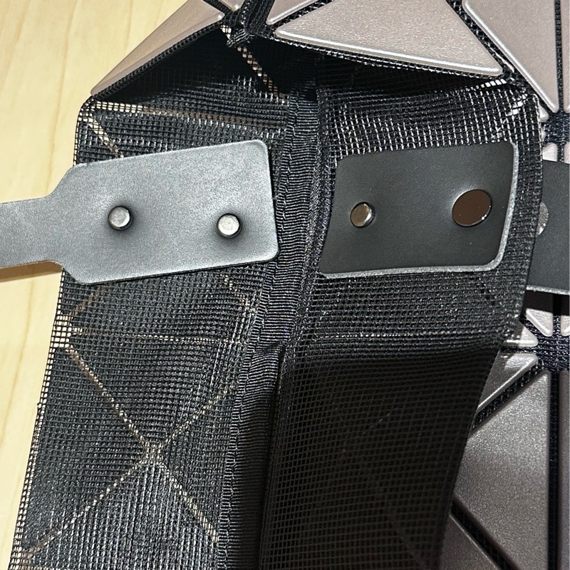 ISSEY MIYAKE 三宅一生 BAOBAO 6x6金屬啞光手提包 銀綜色-16