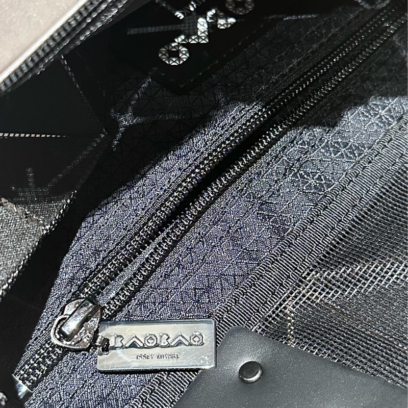 ISSEY MIYAKE 三宅一生 BAOBAO 6x6金屬啞光手提包 銀綜色-21