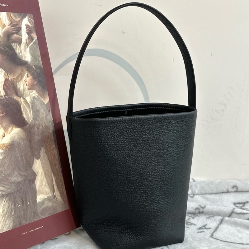 【全🆕】THE ROW N/S Park tote bag 水桶包托特包Tote包購物袋單肩包 粒面小牛皮 手提包 小號 黑色-0