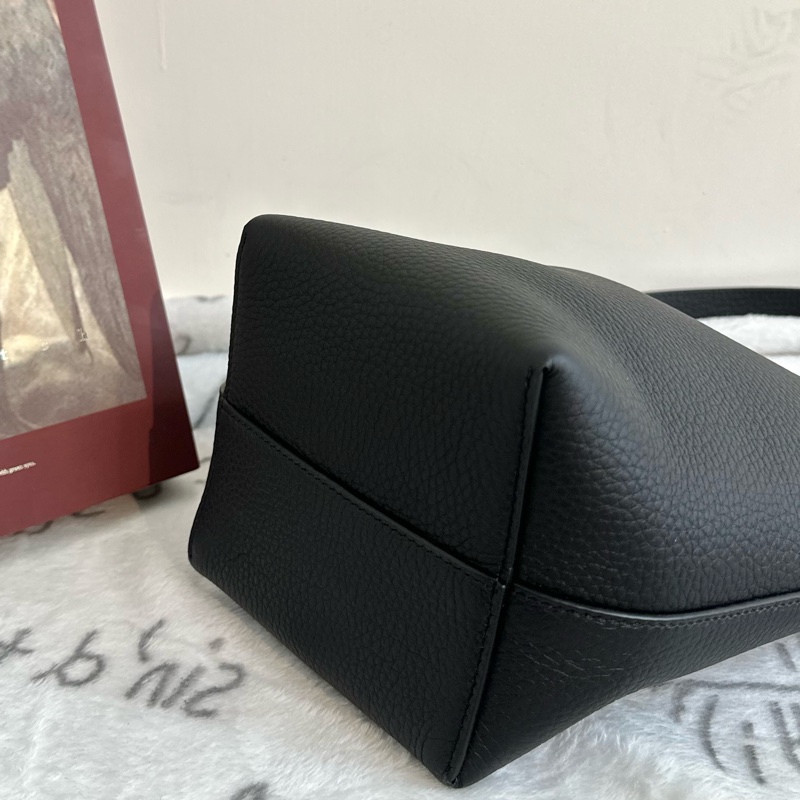 【全🆕】THE ROW N/S Park tote bag 水桶包托特包Tote包購物袋單肩包 粒面小牛皮 手提包 小號 黑色-3