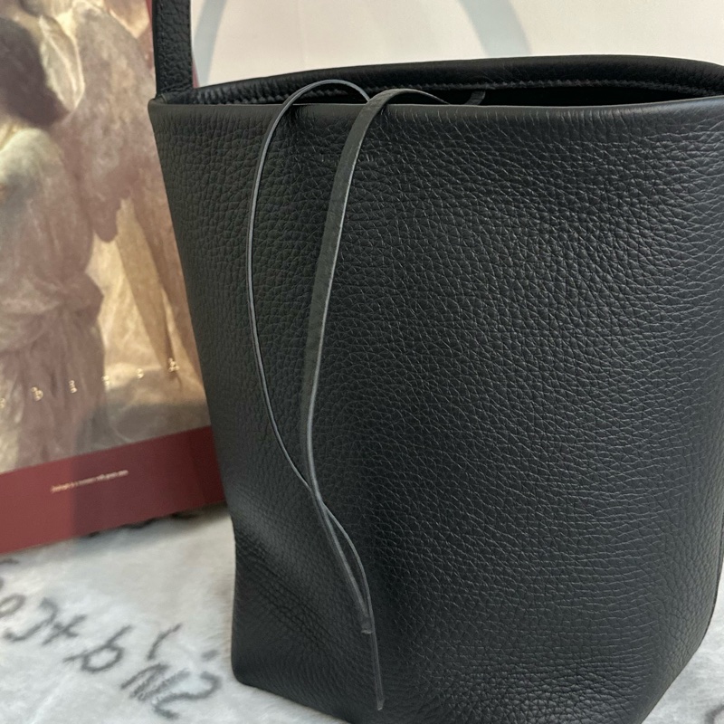 【全🆕】THE ROW N/S Park tote bag 水桶包托特包Tote包購物袋單肩包 粒面小牛皮 手提包 小號 黑色-4