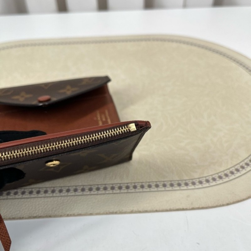 LV路易威登 老花短款三折疊豆豆錢包 經典老花配棕色內裡 內裡有隔層 可放現金-13