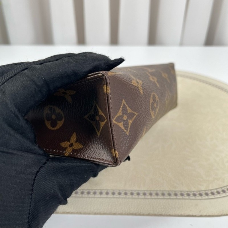 LV路易威登 老花洗漱包手拿包 經典老花 金色五金 拉鍊順滑 容量合適 日常通勤百搭實用-9