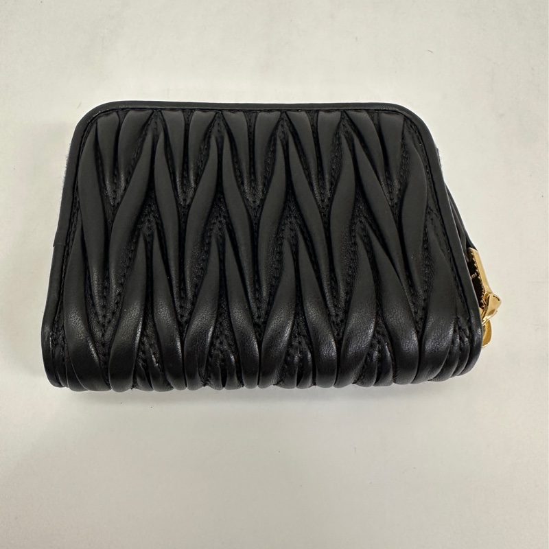 miu miu黑羊皮抓皺 ㄇ拉4卡卡包-4