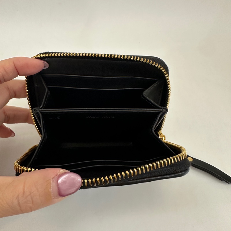 miu miu黑羊皮抓皺 ㄇ拉4卡卡包-5