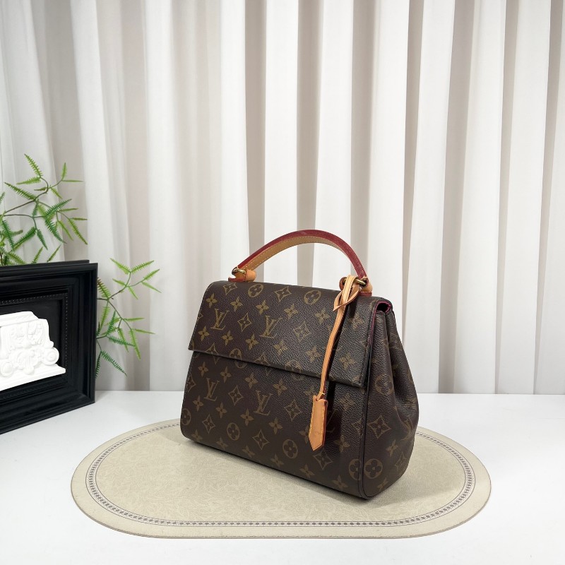 sh zym LV路易威登 Cluny克魯尼BB 老花手提包 經典老花圖案 配可拆卸寬肩帶 手提單肩都可以 容量實用 日常百搭-3