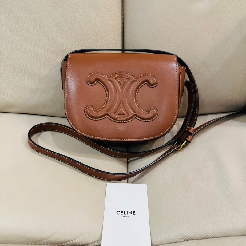 CELINE 賽琳 Triomphe Folco 凱旋門小牛皮斜背馬鞍包/棕色款/二手美品-3