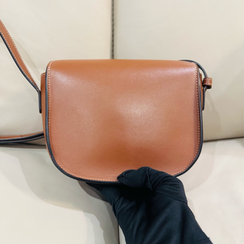 CELINE 賽琳 Triomphe Folco 凱旋門小牛皮斜背馬鞍包/棕色款/二手美品-4