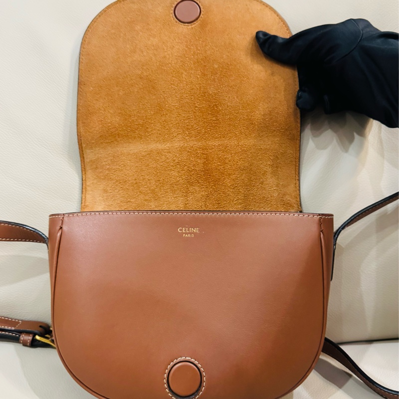 CELINE 賽琳 Triomphe Folco 凱旋門小牛皮斜背馬鞍包/棕色款/二手美品-5