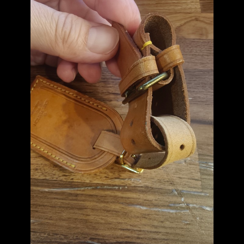 日本帶回絕版中古LV旅行包包皮革吊牌,絕版品難免有歲月痕跡,完美主義者請勿結標,謝謝KO-5