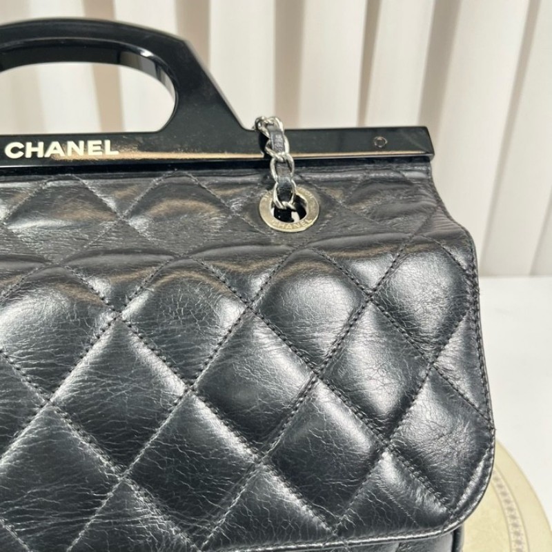 sh zym CHANEL香奈兒 20開 黑銀油蠟皮壓克力手柄衣架包 容量大 包型立挺 時尚亮眼 經典百搭-13