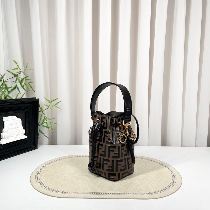 sh zym Fendi芬迪 Mon Tresor老花水桶包 抽繩設計方便又實用 包型立挺 容量適中 適合日常通勤使用 時尚百搭-4