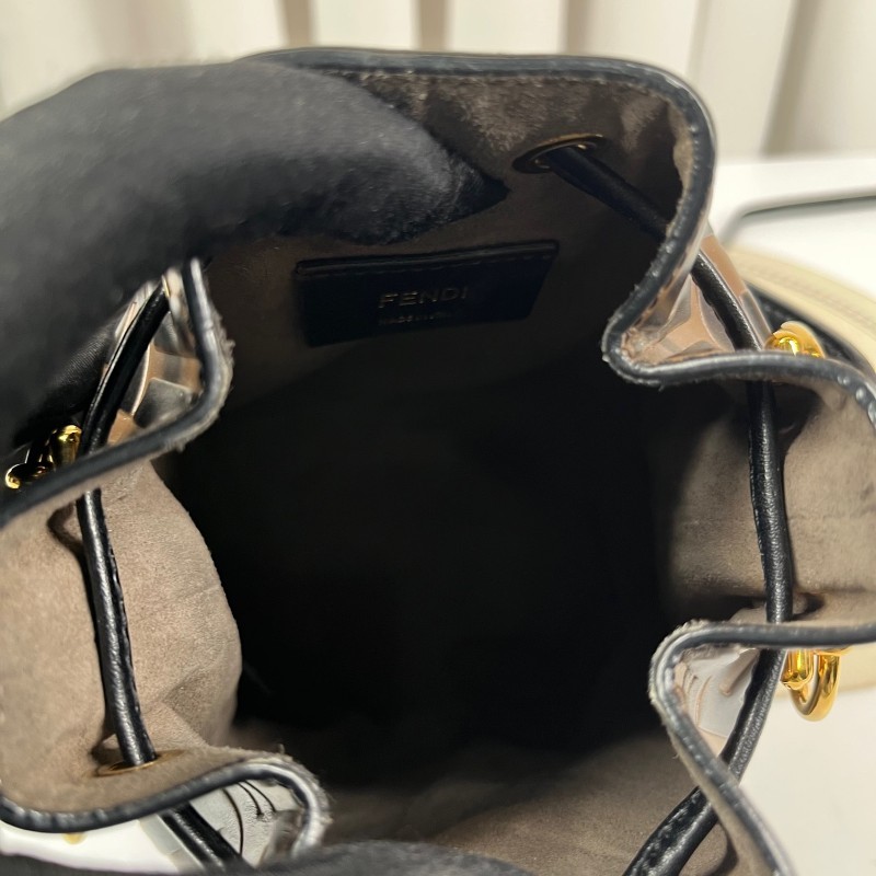 sh zym Fendi芬迪 Mon Tresor老花水桶包 抽繩設計方便又實用 包型立挺 容量適中 適合日常通勤使用 時尚百搭-11