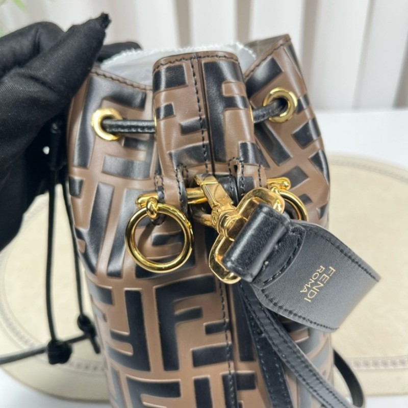 sh zym Fendi芬迪 Mon Tresor老花水桶包 抽繩設計方便又實用 包型立挺 容量適中 適合日常通勤使用 時尚百搭-20