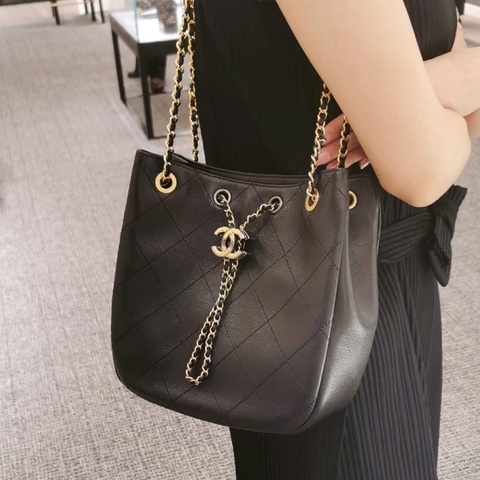 CHANEL🖤黑牛皮Bucket束口Hobo Bag AS0946