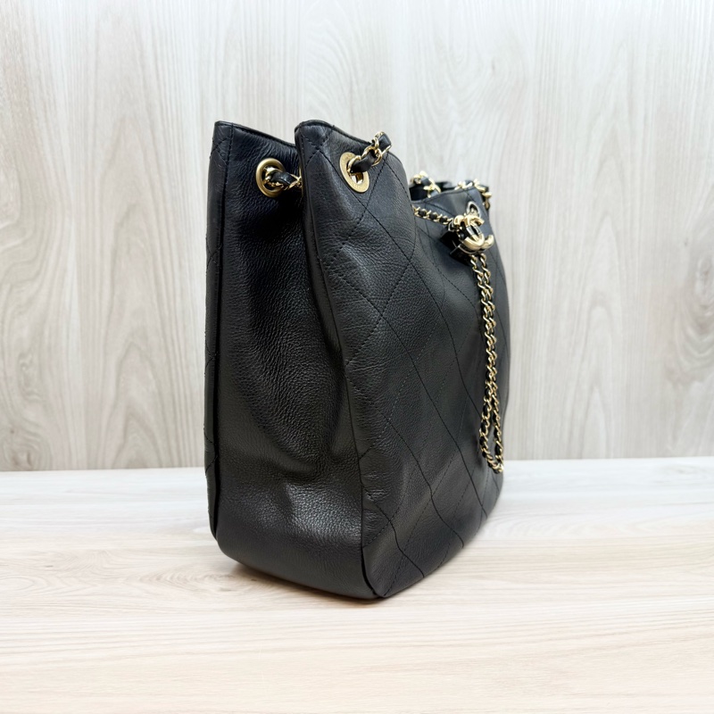 CHANEL🖤黑牛皮Bucket束口Hobo Bag AS0946-3