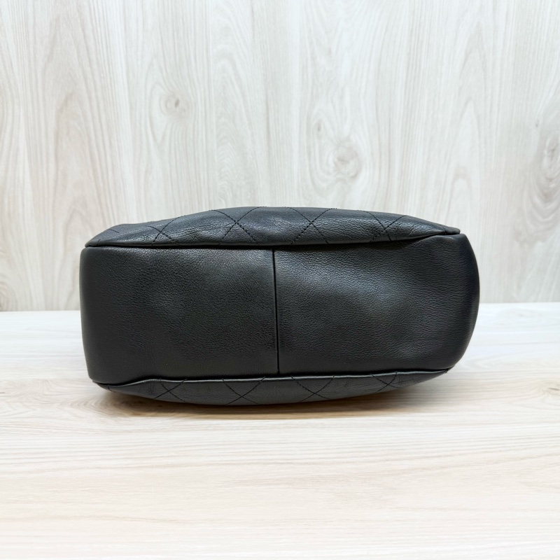 CHANEL🖤黑牛皮Bucket束口Hobo Bag AS0946-5