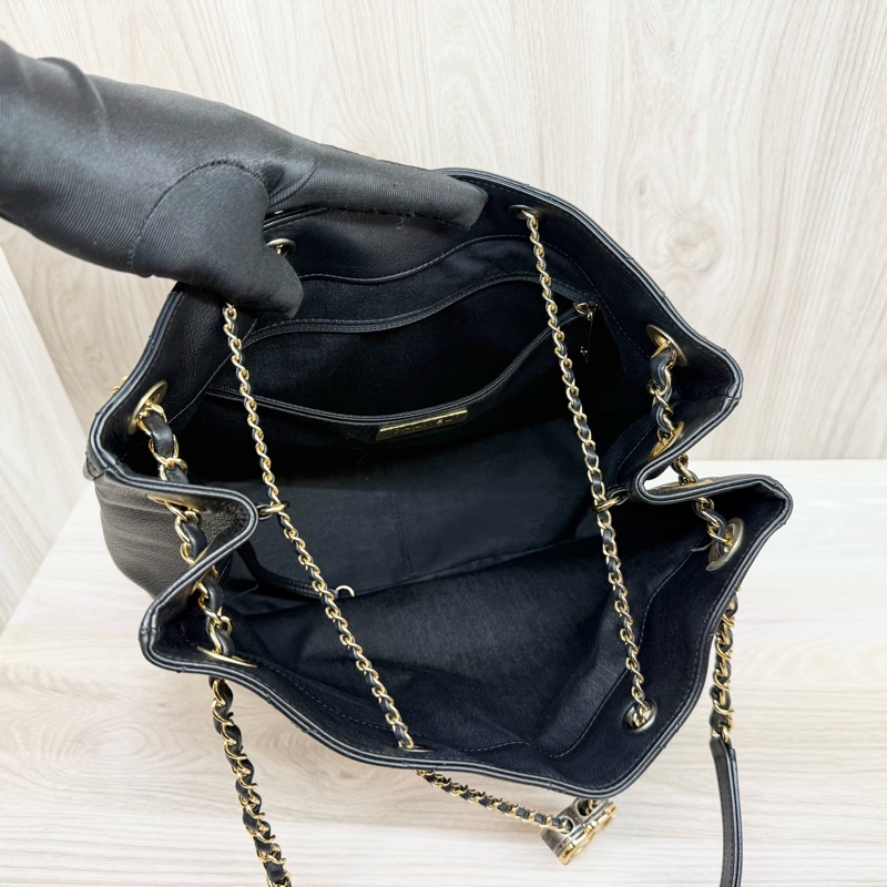 CHANEL🖤黑牛皮Bucket束口Hobo Bag AS0946-7
