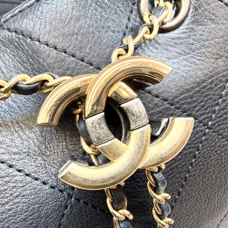 CHANEL🖤黑牛皮Bucket束口Hobo Bag AS0946-10
