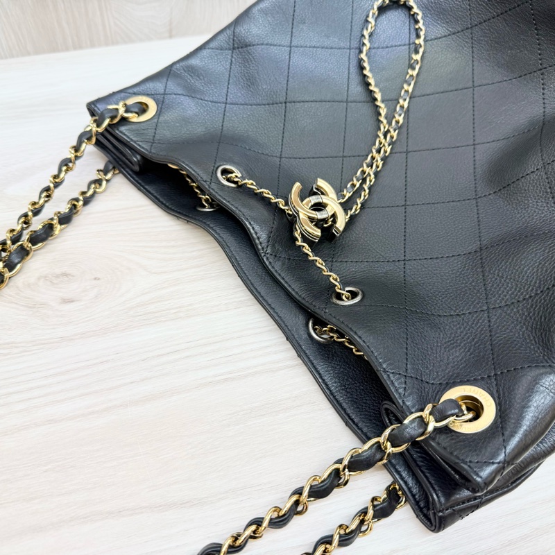 CHANEL🖤黑牛皮Bucket束口Hobo Bag AS0946-14