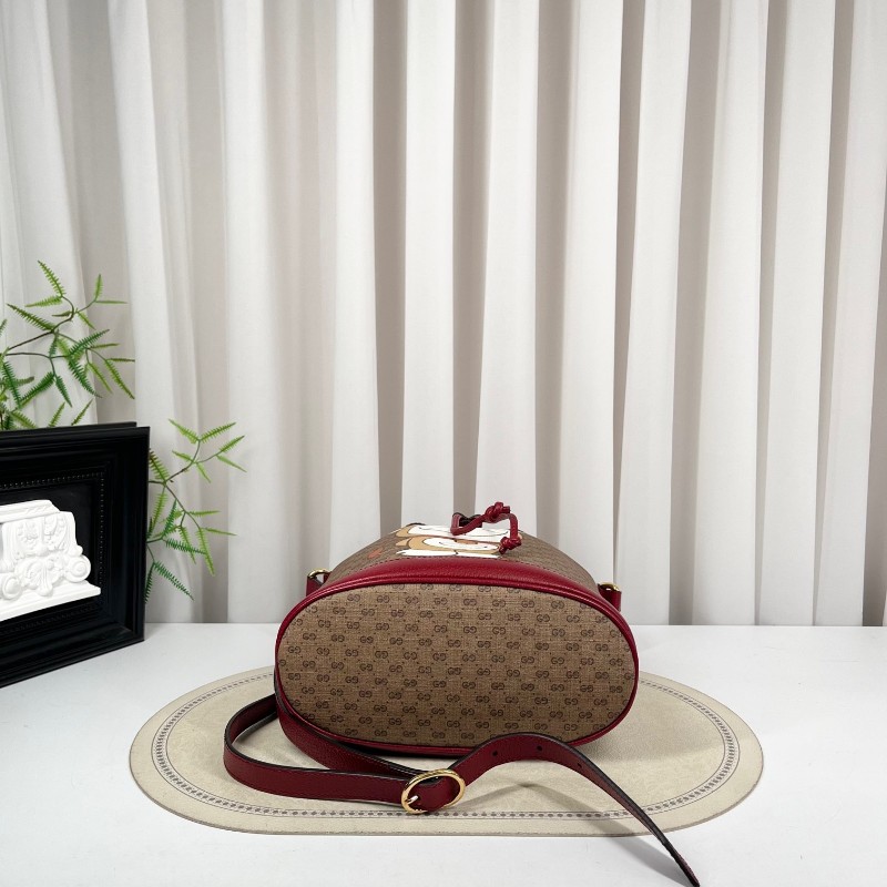 GUCCI古馳 哆啦A夢聯名水桶包單肩斜挎包 可愛百搭 牛年限定款 肩帶可調節 容量超級大-3