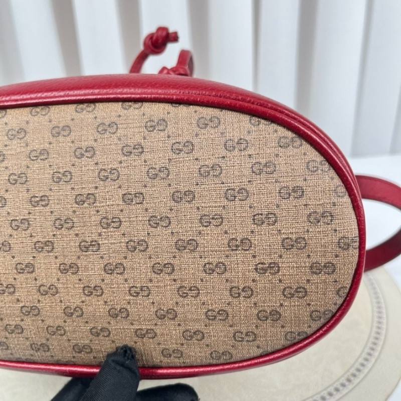 GUCCI古馳 哆啦A夢聯名水桶包單肩斜挎包 可愛百搭 牛年限定款 肩帶可調節 容量超級大-8