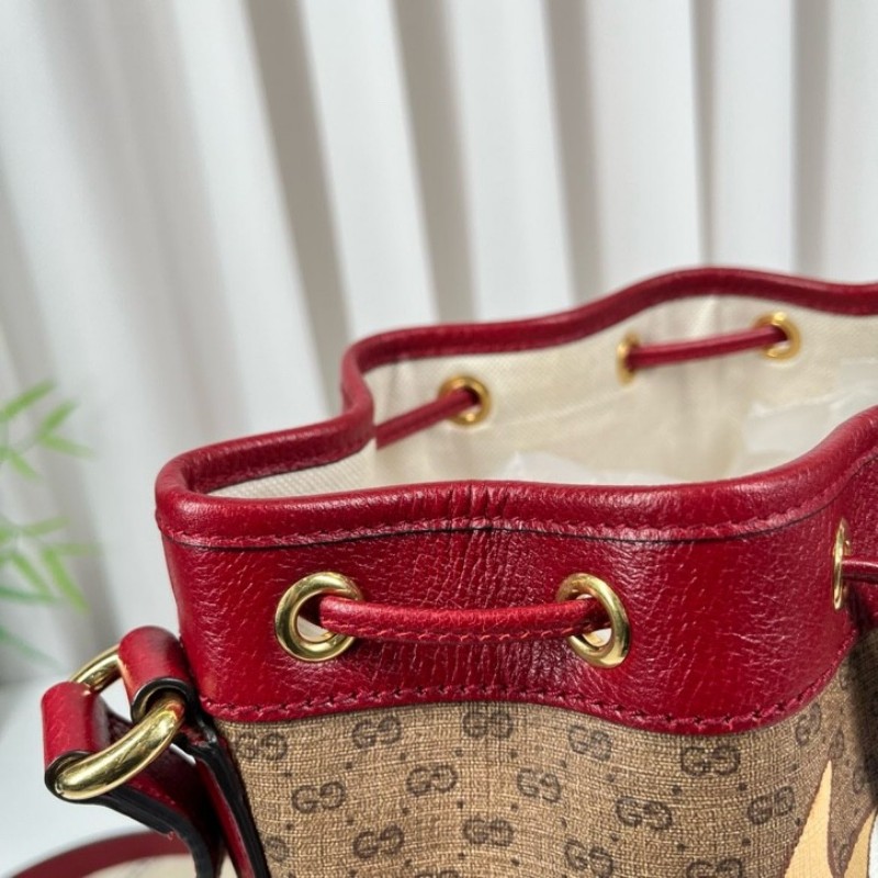 GUCCI古馳 哆啦A夢聯名水桶包單肩斜挎包 可愛百搭 牛年限定款 肩帶可調節 容量超級大-11