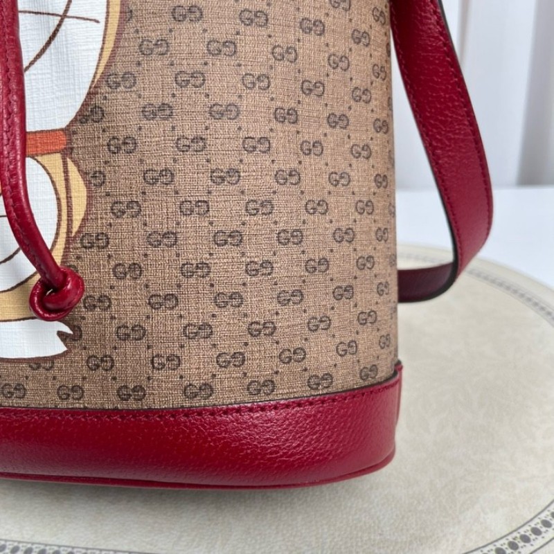 GUCCI古馳 哆啦A夢聯名水桶包單肩斜挎包 可愛百搭 牛年限定款 肩帶可調節 容量超級大-15