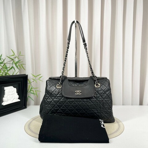 Chanel香奈兒 20開 菱格紋托特鏈條包 黑色羊皮菱格紋 搭配銀色鏈條 經典款式百搭 內裡空間大 多層隔層設計