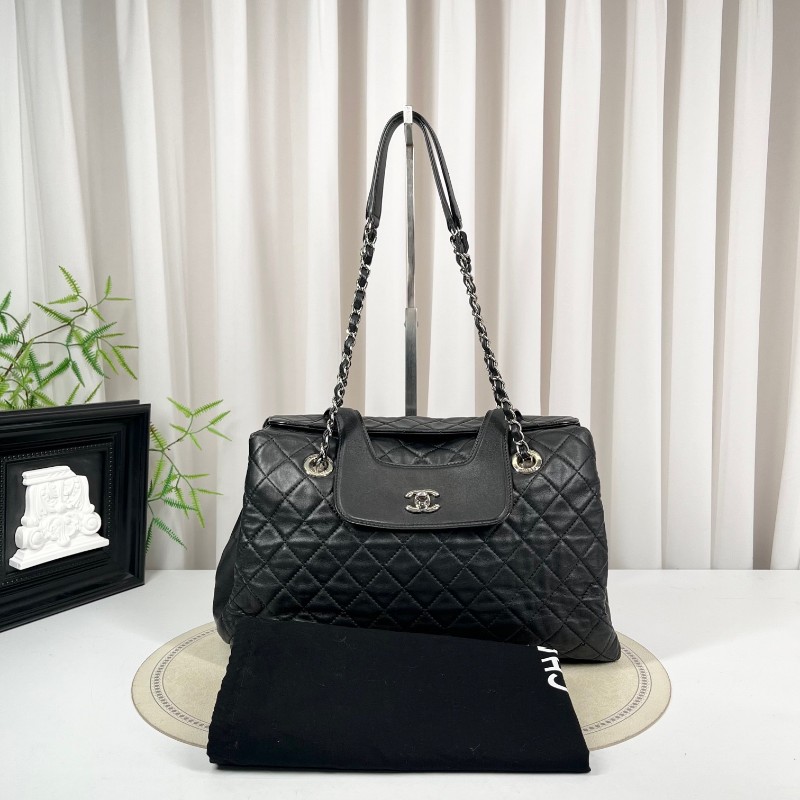 Chanel香奈兒 20開 菱格紋托特鏈條包 黑色羊皮菱格紋 搭配銀色鏈條 經典款式百搭 內裡空間大 多層隔層設計-0