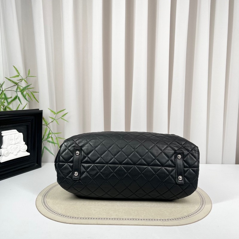 Chanel香奈兒 20開 菱格紋托特鏈條包 黑色羊皮菱格紋 搭配銀色鏈條 經典款式百搭 內裡空間大 多層隔層設計-2