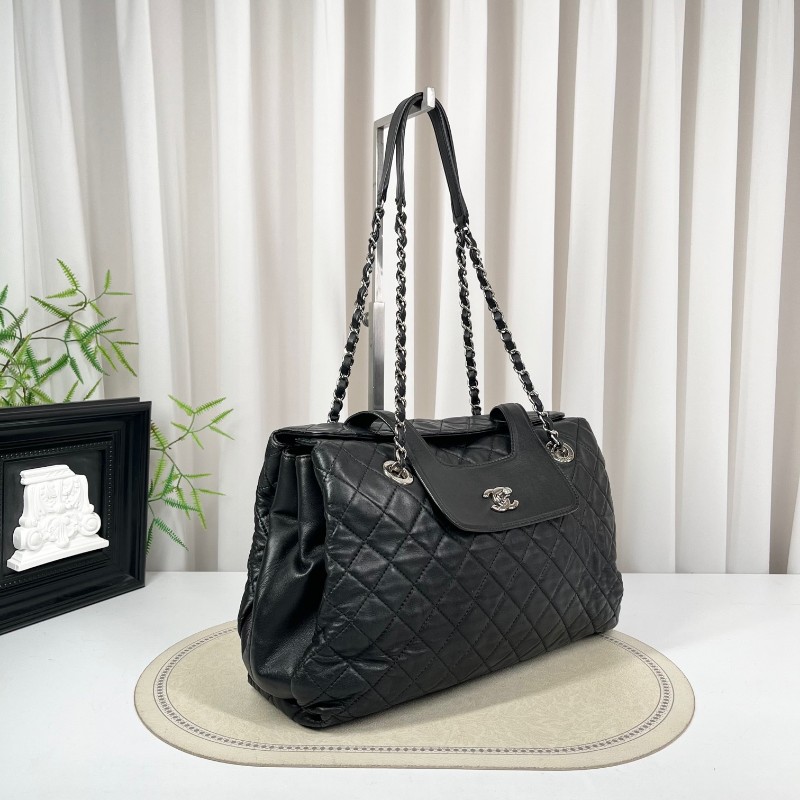 Chanel香奈兒 20開 菱格紋托特鏈條包 黑色羊皮菱格紋 搭配銀色鏈條 經典款式百搭 內裡空間大 多層隔層設計-3
