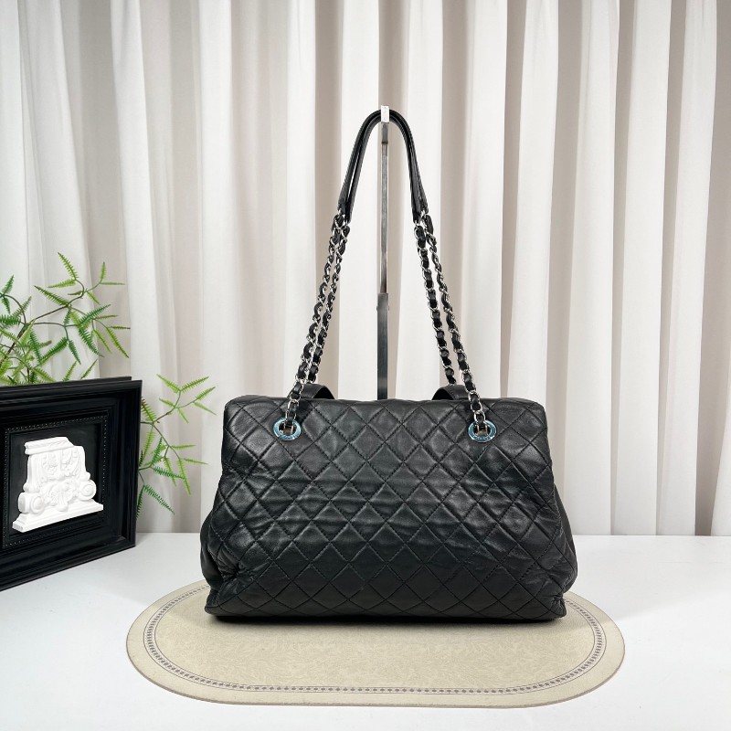 Chanel香奈兒 20開 菱格紋托特鏈條包 黑色羊皮菱格紋 搭配銀色鏈條 經典款式百搭 內裡空間大 多層隔層設計-6