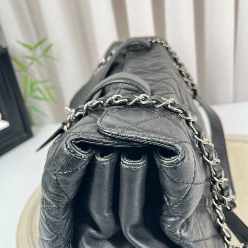 Chanel香奈兒 20開 菱格紋托特鏈條包 黑色羊皮菱格紋 搭配銀色鏈條 經典款式百搭 內裡空間大 多層隔層設計-15