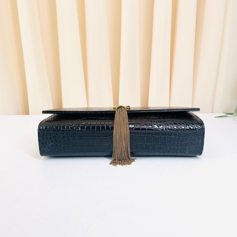 專櫃價2.6折!YSL聖羅蘭 Kate 鱷魚壓紋黑金流蘇 單肩斜挎鏈條包 流蘇的靈動性很強 上身超有氣質-4