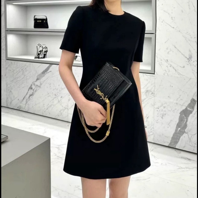 專櫃價2.6折!YSL聖羅蘭 Kate 鱷魚壓紋黑金流蘇 單肩斜挎鏈條包 流蘇的靈動性很強 上身超有氣質-5