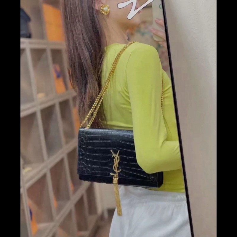 專櫃價2.6折!YSL聖羅蘭 Kate 鱷魚壓紋黑金流蘇 單肩斜挎鏈條包 流蘇的靈動性很強 上身超有氣質-6