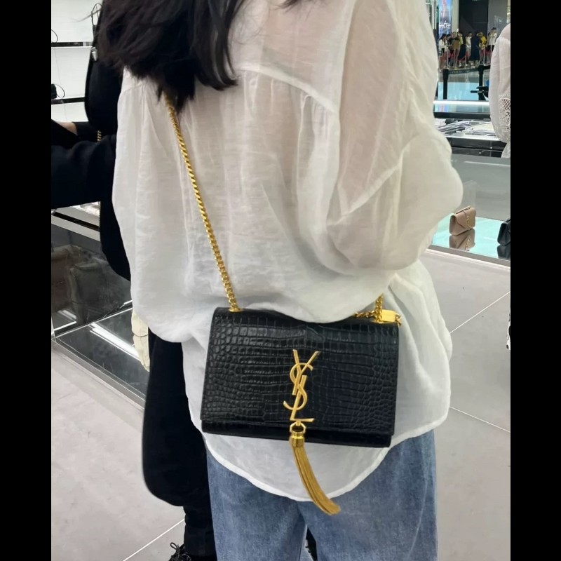 專櫃價2.6折!YSL聖羅蘭 Kate 鱷魚壓紋黑金流蘇 單肩斜挎鏈條包 流蘇的靈動性很強 上身超有氣質-7
