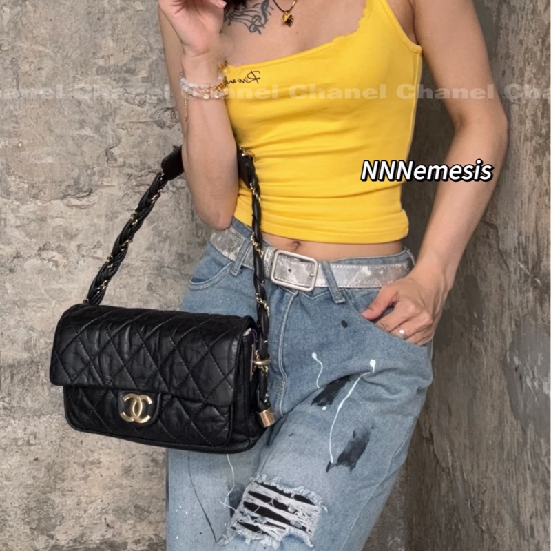 香奈兒黑金麻花腋下包,經典黑色牛皮+金色雙C Logo,菱格紋縫線超有質感-11