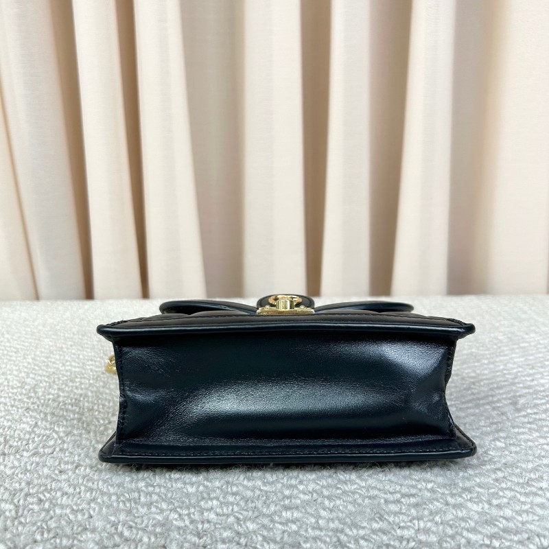 Gucci古馳黑金全皮郵差包 經典GG壓紋 金色鎖扣 鏈條肩帶 可單肩可斜挎可手提 容量實用 日常通勤百搭-4